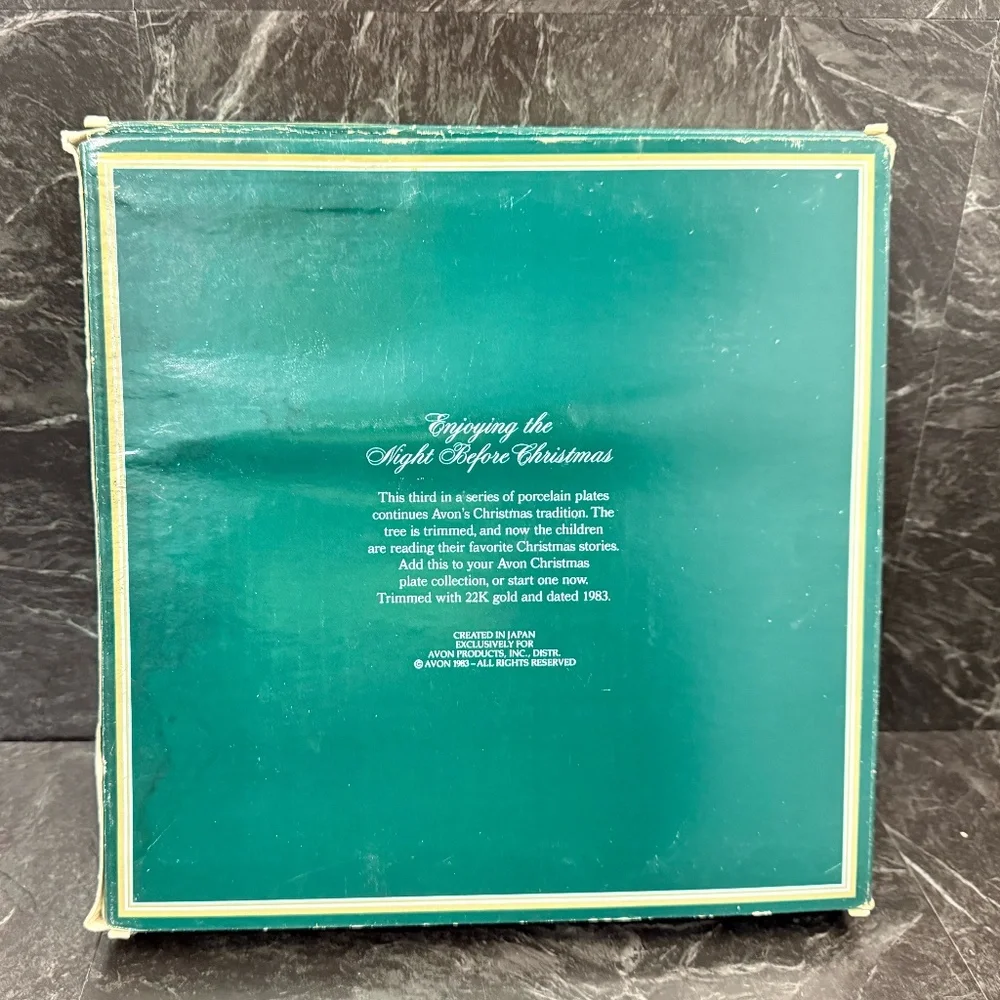1983 AVON “Enjoying the Night Before Christmas” Collector Plate w/22K Gold Trim
